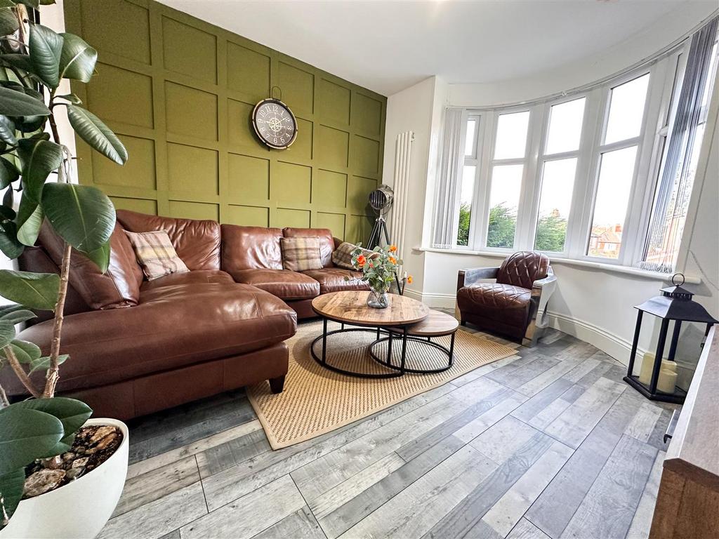 Crowland Road, Sheffield Lane Top, S5 3 bed semidetached house £250,000