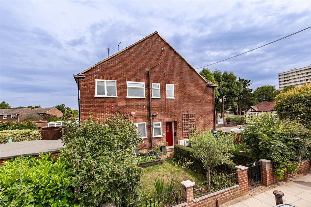 Russell Road, Enfield 2 bed for sale £390,000