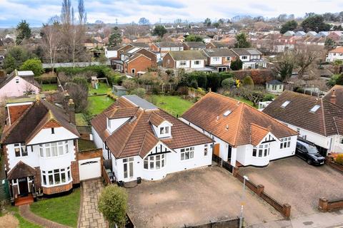 4 bedroom detached house for sale, Bower Hill, Epping