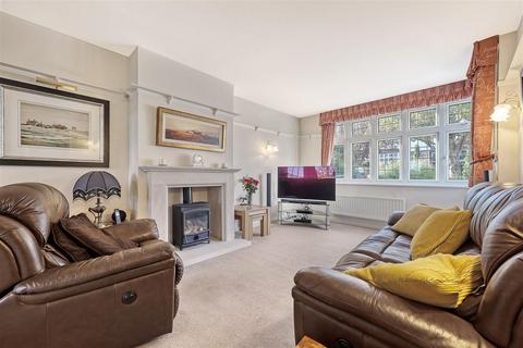 44 Dukes Avenue, Theydon Bois, Epping, CM16 7HF