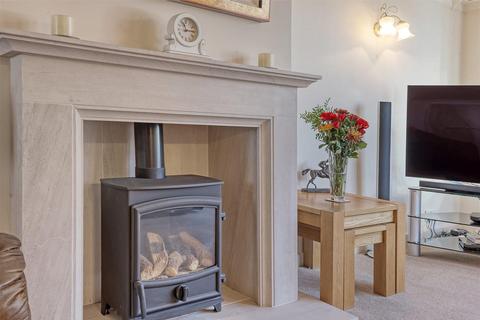 44 Dukes Avenue, Theydon Bois, Epping, CM16 7HF