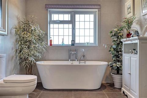 44 Dukes Avenue, Theydon Bois, Epping, CM16 7HF
