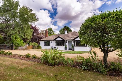 3 bedroom detached bungalow for sale, Mill Street, Hastingwood