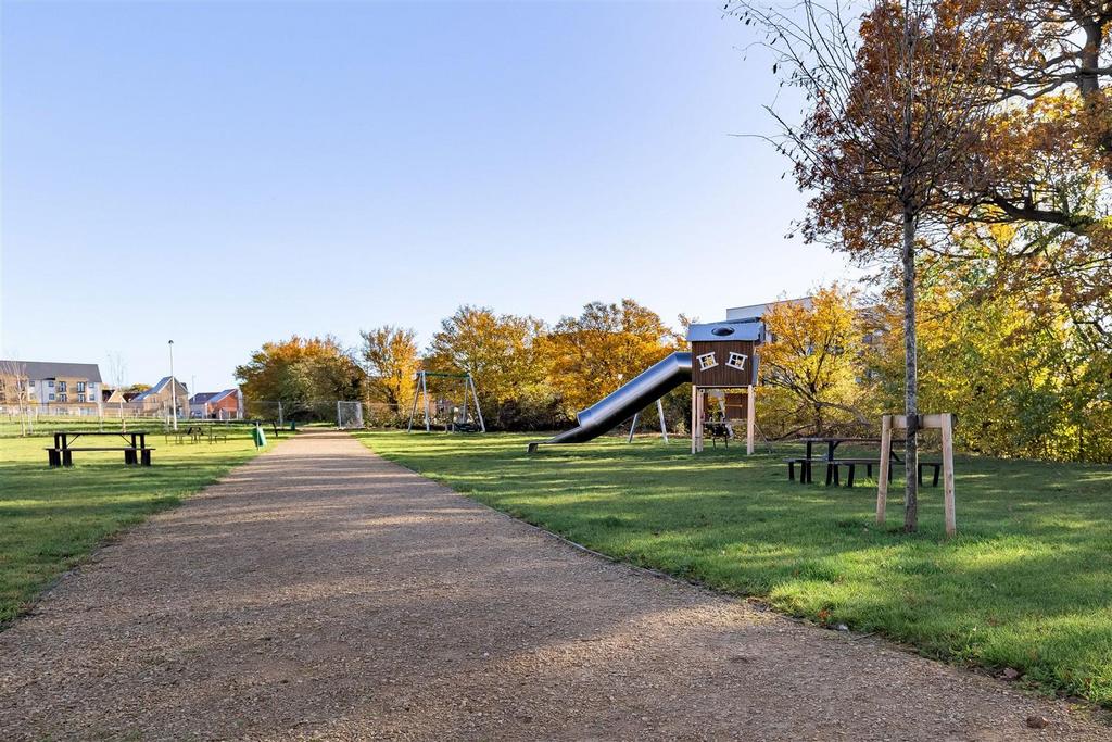 22 Kingfisher Way (18).jpg