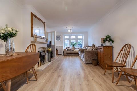114 Beaconfield Road, Epping, CM16 5AT