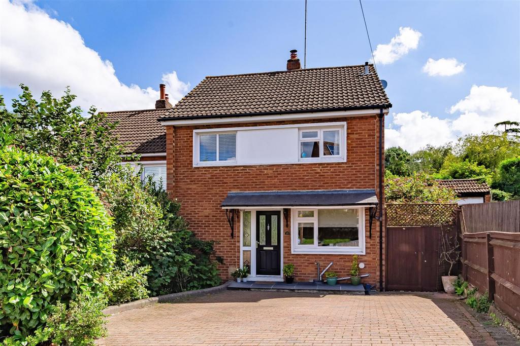 Rayfield, Epping 3 bed semidetached house for sale £615,000