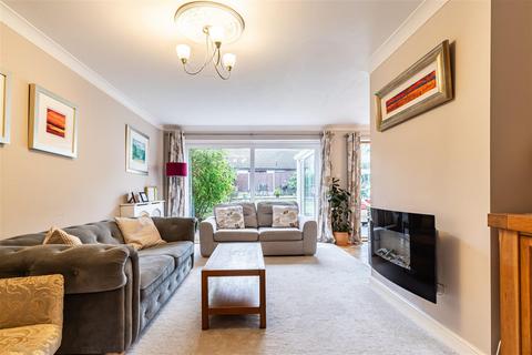25 Rayfield, Epping, CM16 5AD
