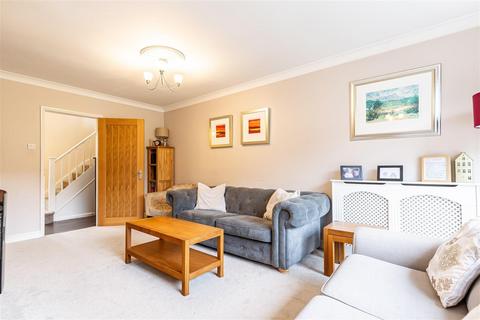 25 Rayfield, Epping, CM16 5AD