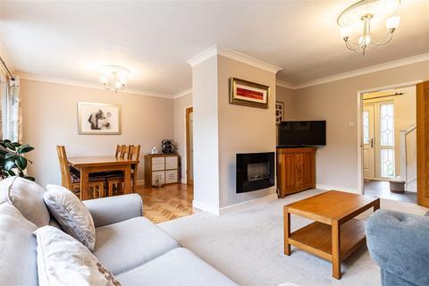 25 Rayfield, Epping, CM16 5AD