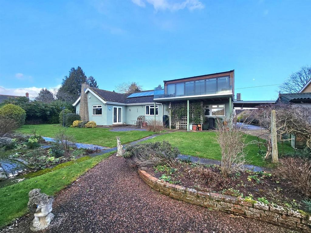Gorsley, RossOnWye 3 bed detached bungalow for sale £580,000