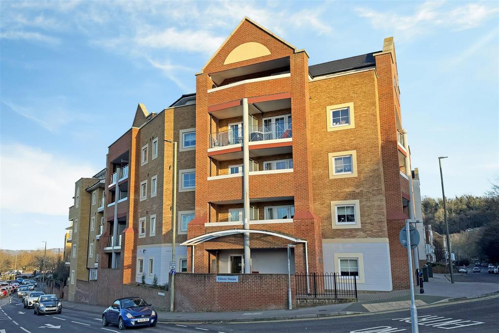 Godalming 1 bed flat for sale £285,000