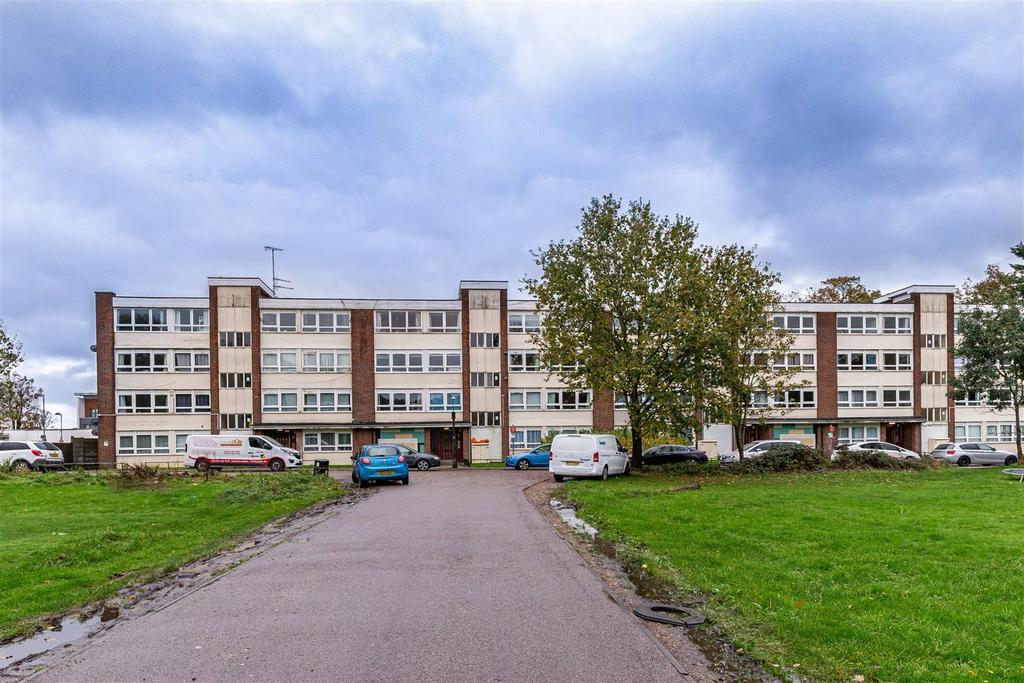 Birch View, The Plain, Epping 3 bed flat for sale £269,995