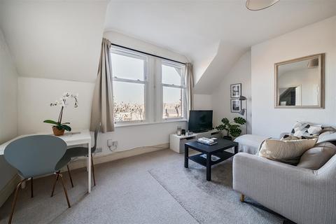 1 bedroom apartment for sale - Claremont Gardens, Surbiton
