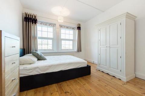 4 bedroom flat to rent, Jebb Avenue, London