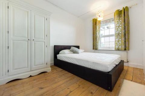 4 bedroom flat to rent, Jebb Avenue, London