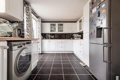 87 Parklands, Coopersale, Epping, CM16 7RG