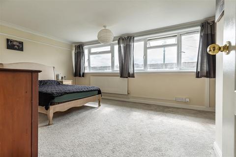 87 Parklands, Coopersale, Epping, CM16 7RG