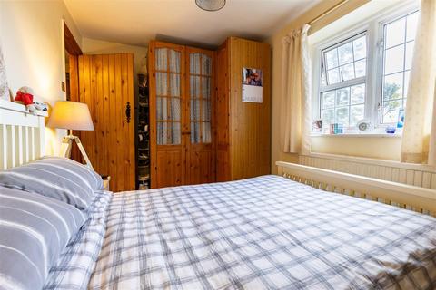 35 Duck Lane, Thornwood, Epping, CM16 6NF