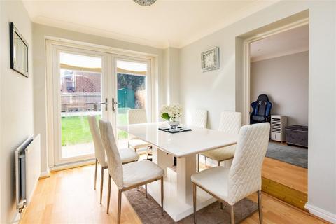 3 Green Close, Epping Green, Epping, CM16 6PS