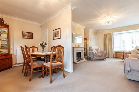 56 Green Glade, Theydon Bois, Epping, CM16 7LZ