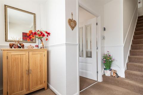 56 Green Glade, Theydon Bois, Epping, CM16 7LZ
