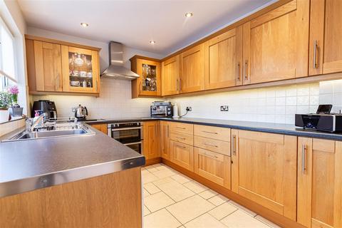 56 Green Glade, Theydon Bois, Epping, CM16 7LZ