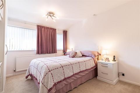 56 Green Glade, Theydon Bois, Epping, CM16 7LZ