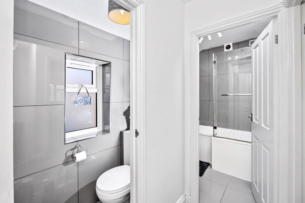 The Crestway, 43 010.jpg