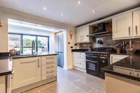 74 Coopersale Common, Coopersale, Epping, CM16 7QU