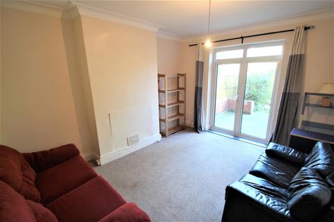 1 bedroom in a house share to rent - St Annes Road, Headingley, Leeds, LS6 3NX