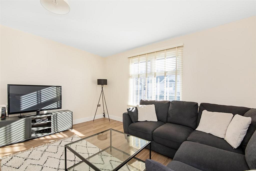 Chaldon Road, Caterham CR3 2 bed apartment for sale £300,000