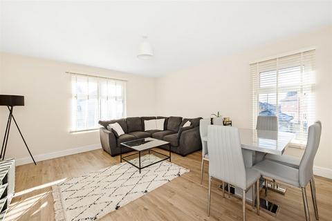 2 bedroom apartment for sale - Chaldon Road, Caterham CR3