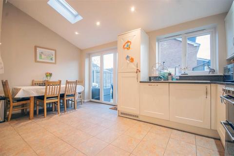 4 bedroom semi-detached house for sale, Aldeburgh Way, Old Springfield, Chelmsford