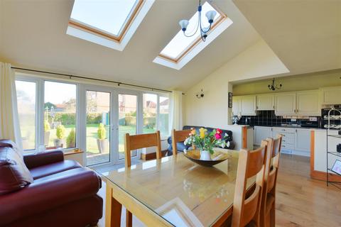 Oakdene, 25 Acaster Lane, Bishopthorpe, York, YO23 2SA