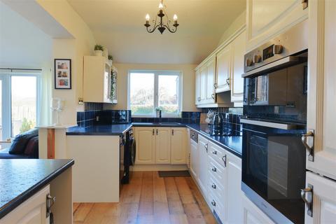 Oakdene, 25 Acaster Lane, Bishopthorpe, York, YO23 2SA