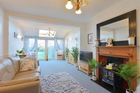 Oakdene, 25 Acaster Lane, Bishopthorpe, York, YO23 2SA