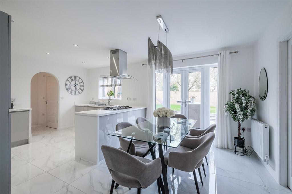 Highfield Close, Highfield Manor, Fixby, Huddersfield 4 bed detached