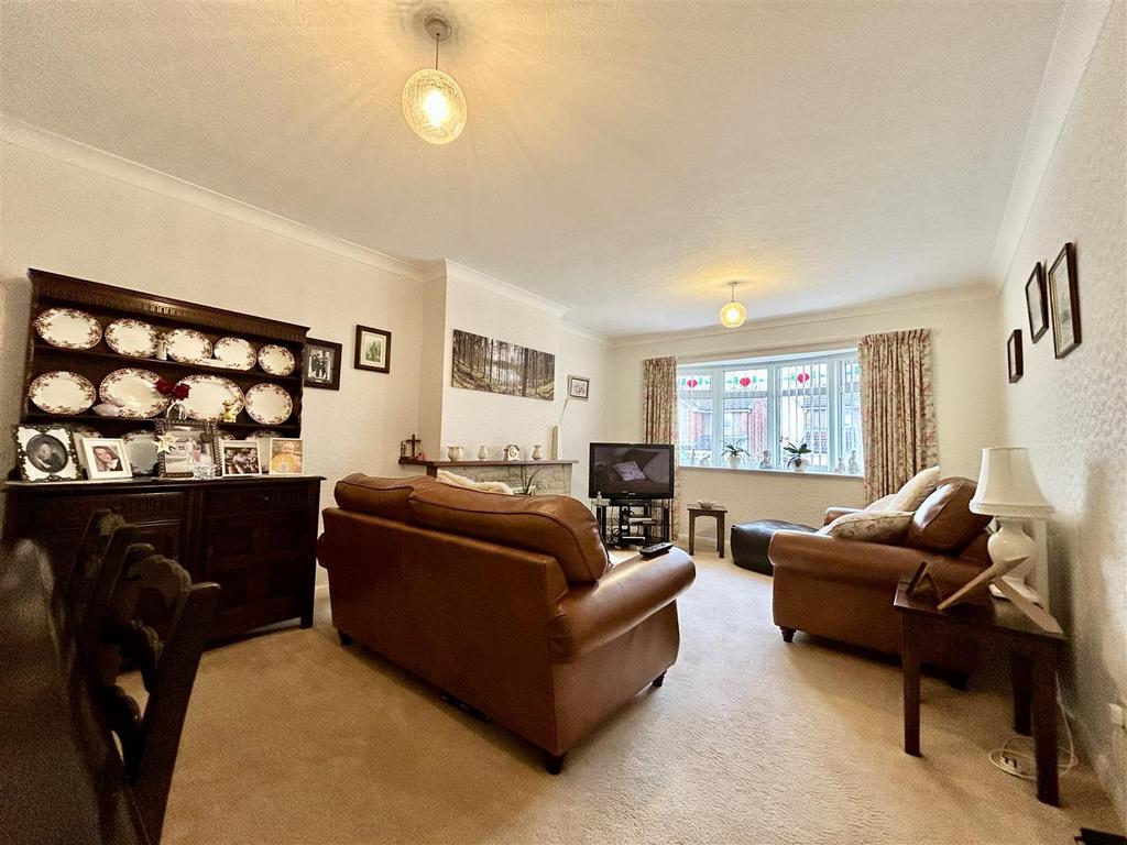 Cotswold Drive, Garforth, Leeds 2 bed detached bungalow for sale £300,000