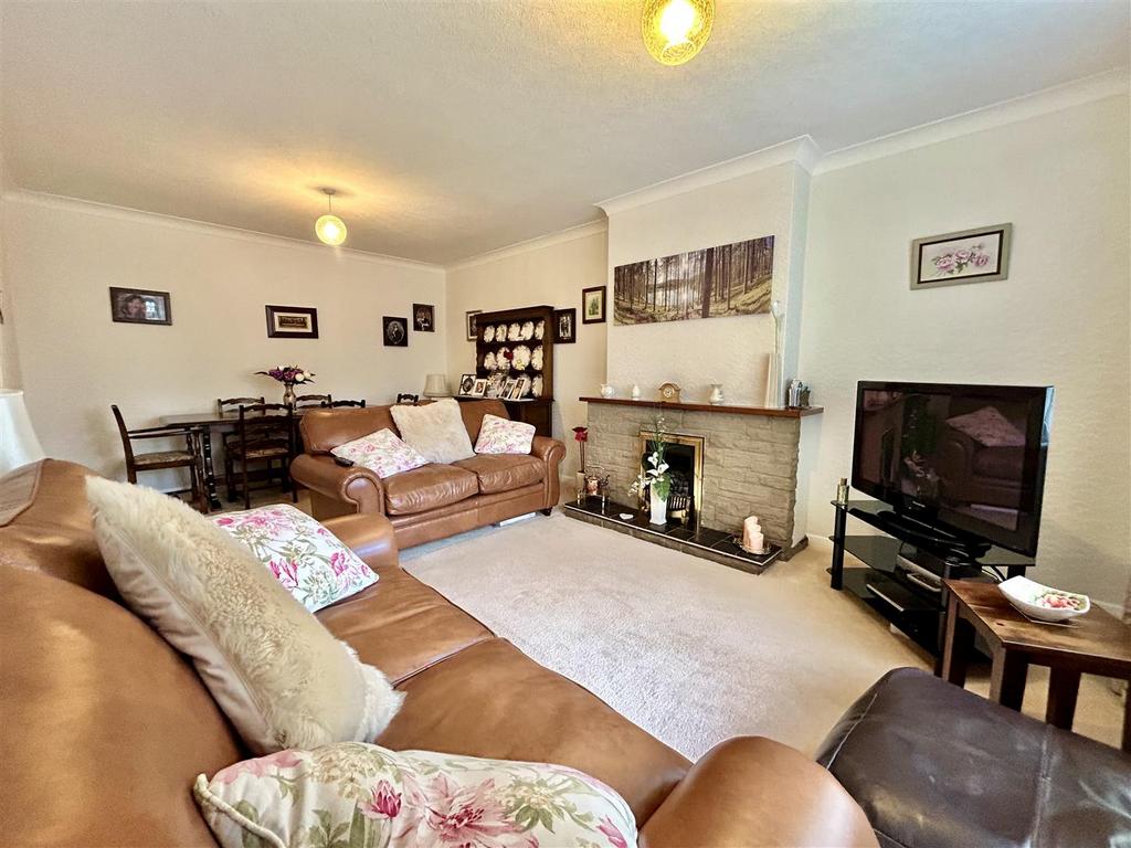Cotswold Drive, Garforth, Leeds 2 bed detached bungalow for sale £300,000
