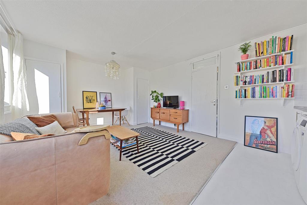 Lounge/Kitchen Area