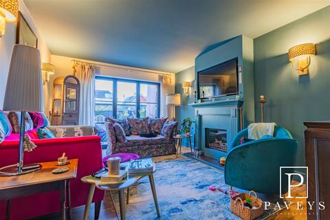 3 bedroom chalet for sale, Harold Road, Frinton-On-Sea