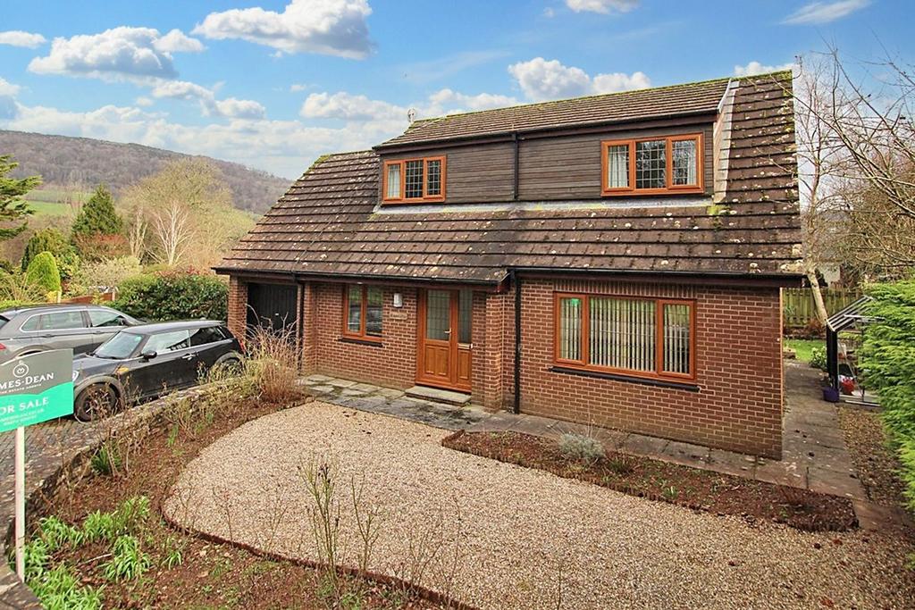 Station Road, TalybontonUsk, Brecon, LD3 3 bed detached house for