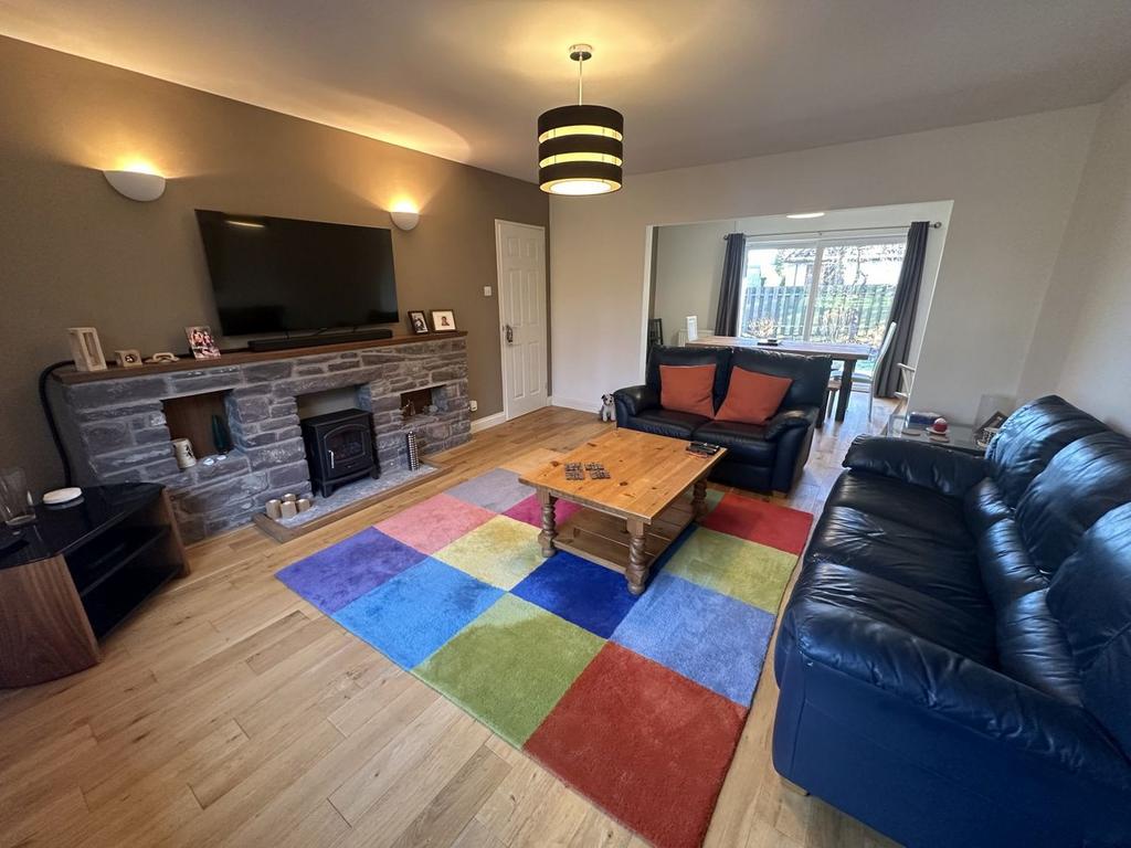 Station Road, TalybontonUsk, Brecon, LD3 3 bed detached house for