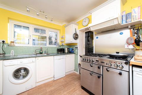 45 Blenheim Avenue, Faversham, ME13 8NW