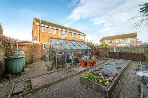 45 Blenheim Avenue, Faversham, ME13 8NW