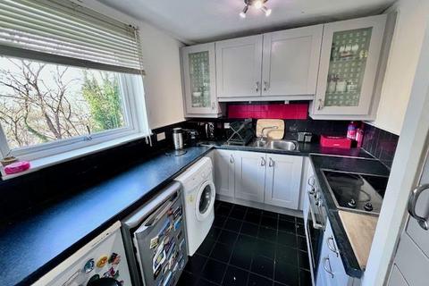 2 bedroom flat to rent, Flat 6, Balaclava House 62 Queen Victoria Road Totley Sheffield S17 4HT