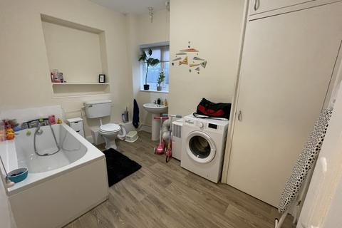 undefined, Flat 2, Easton House West Street, Somerton, Somerset