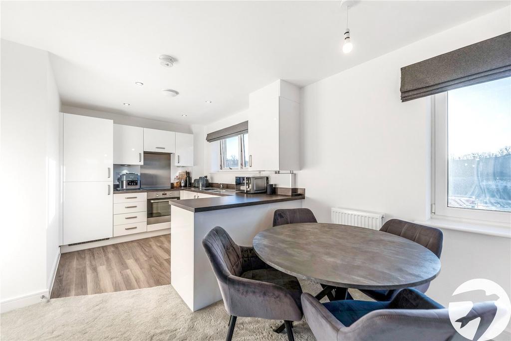 Dining & Kitchen