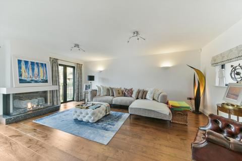 4 bedroom semi-detached house to rent, Mews Street, London, E1W.