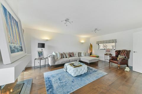 4 bedroom semi-detached house to rent, Mews Street, London, E1W.